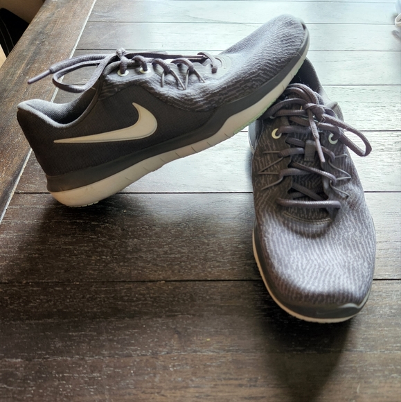 NIKE Womens Size 8.5 - Picture 2 of 4